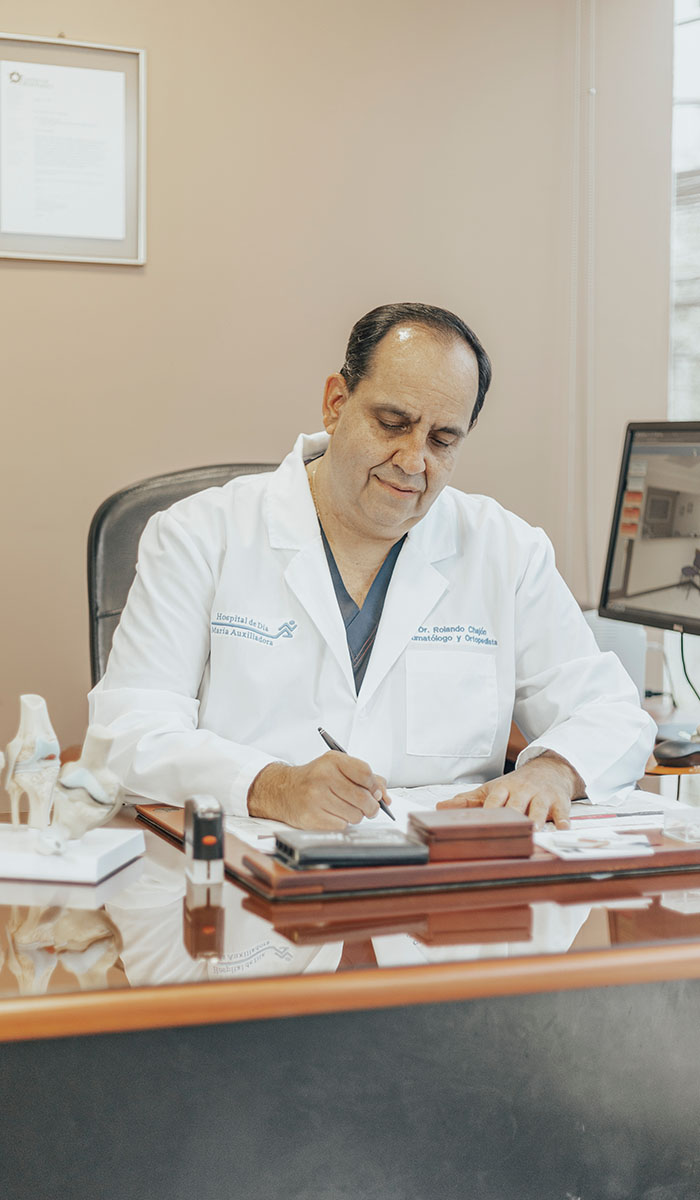 Dr. Rolando Chajón