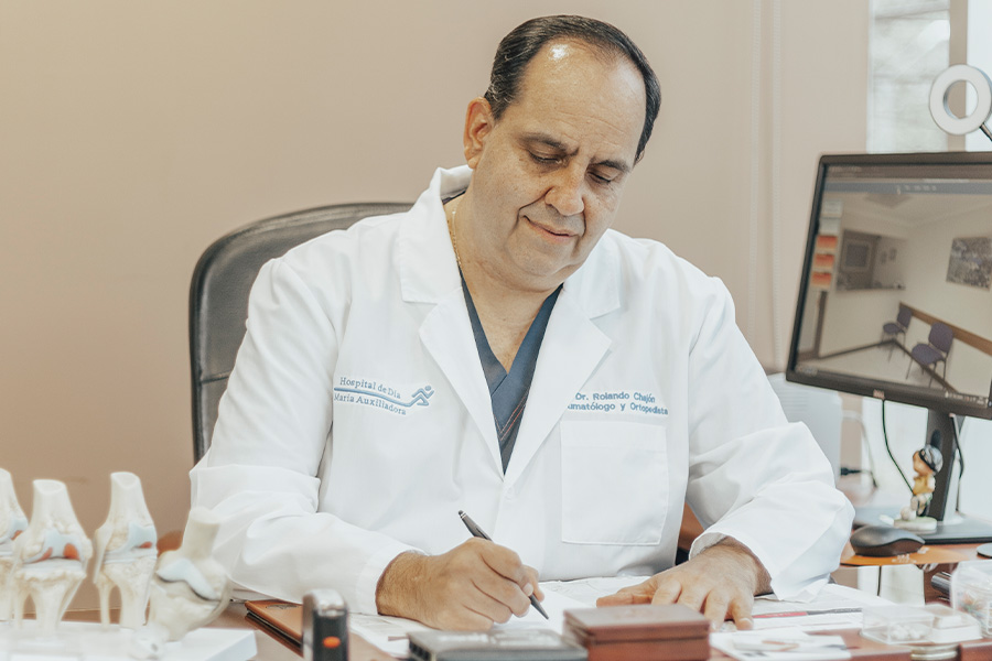 Dr. Rolando Chajón